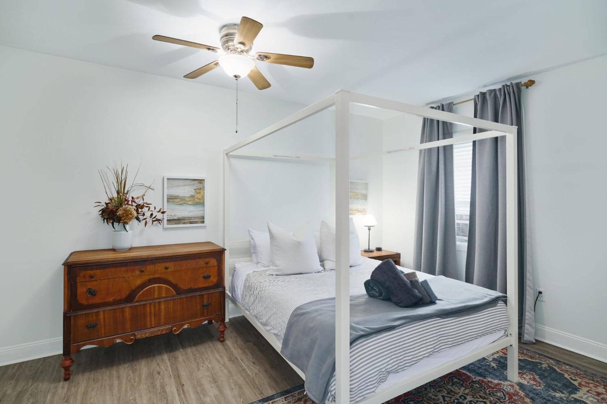 Stroll To Main St: 2br On The Park Apartamento *